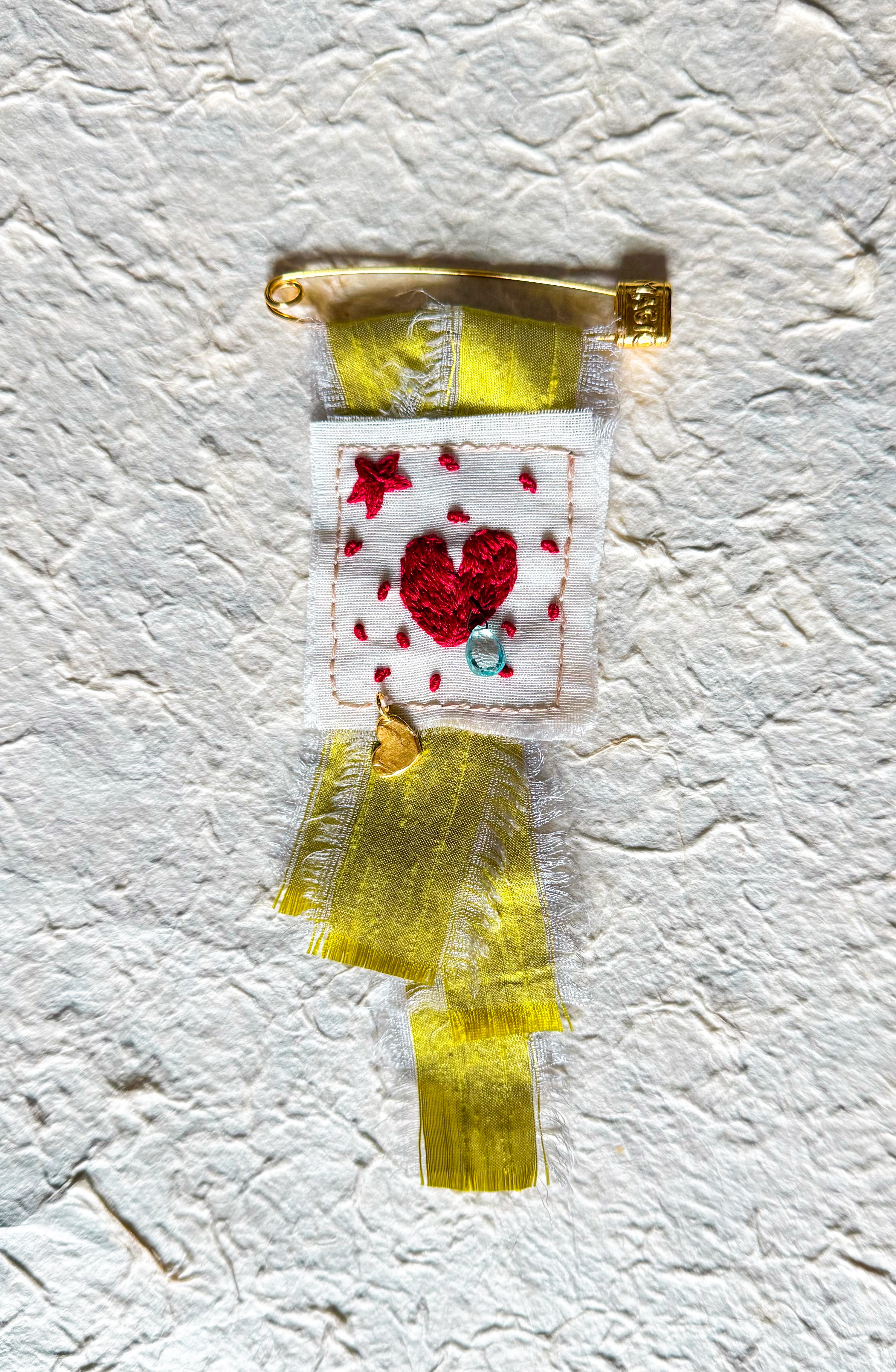 Mavi Topaz Love Broş