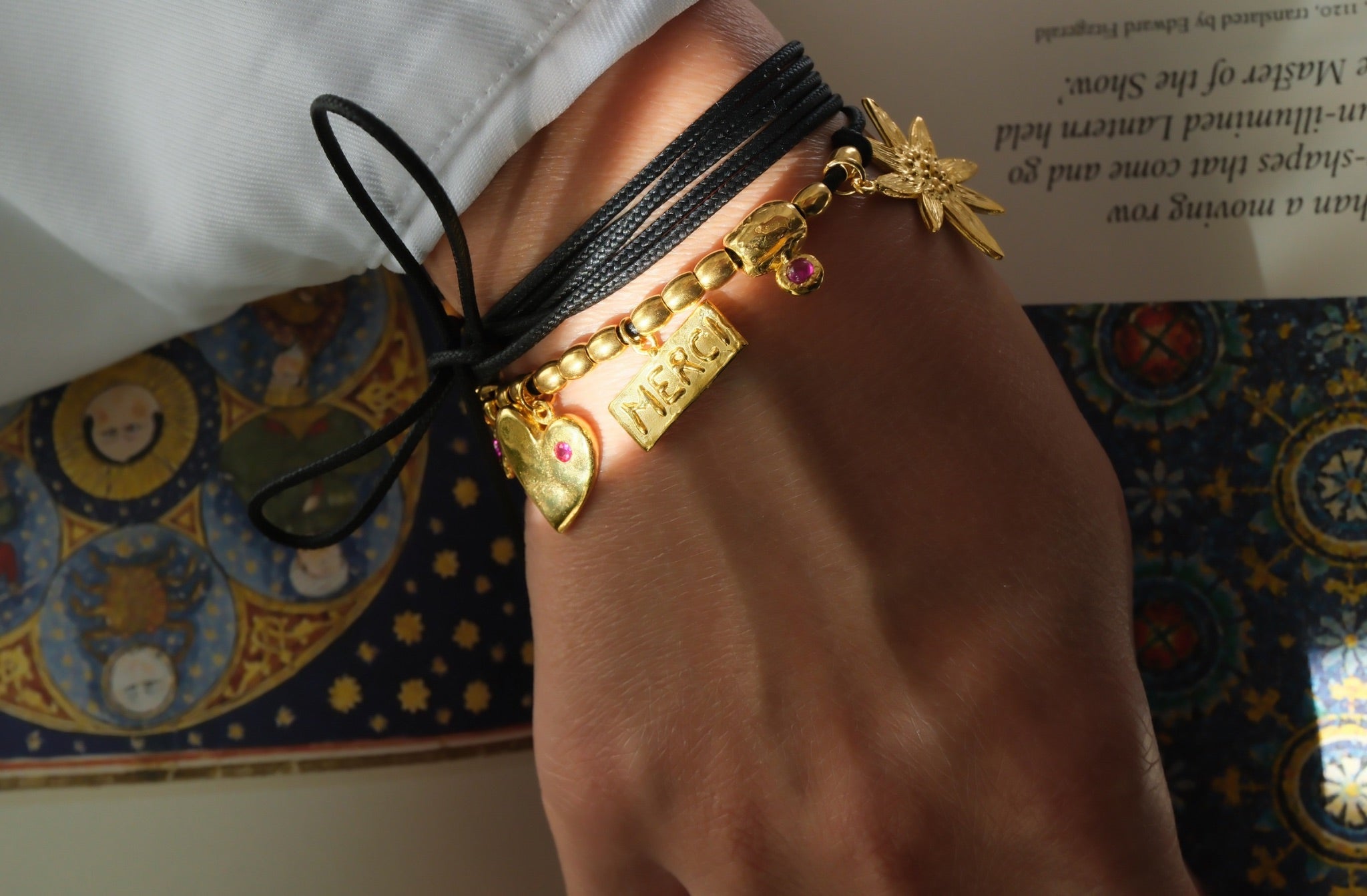 Merci Siyah Kord Charm Kolye